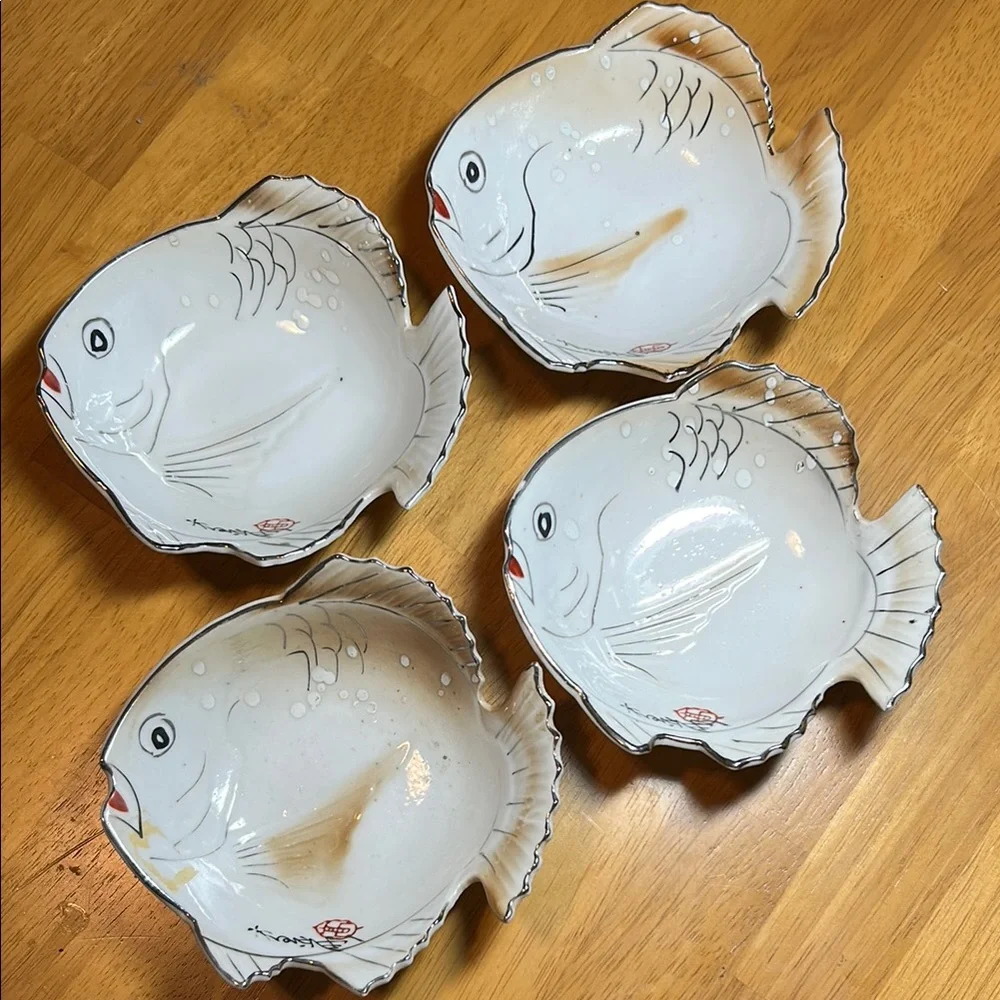 Vintage hand painted Asian style Ceramic Fish Shaped Bowls set of 4